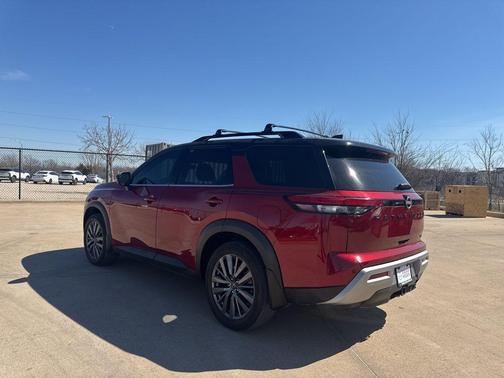 2023 Nissan Pathfinder SL