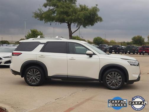 2024 Nissan Pathfinder SL