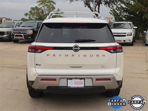 2024 Nissan Pathfinder SL