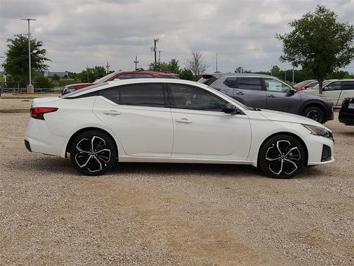 2025 Nissan Altima SR