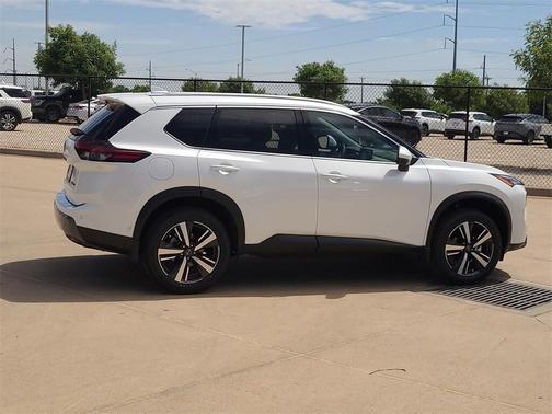 2025 Nissan Rogue SL