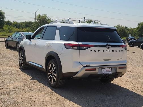 2025 Nissan Pathfinder Platinum