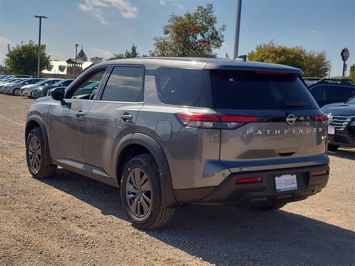 2025 Nissan Pathfinder S