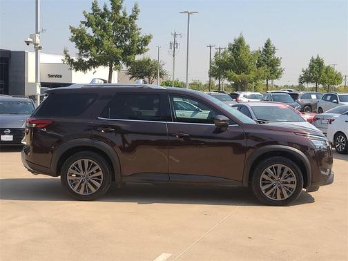 2022 Nissan Pathfinder SL