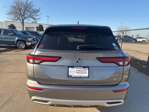 2022 Mitsubishi Outlander SE