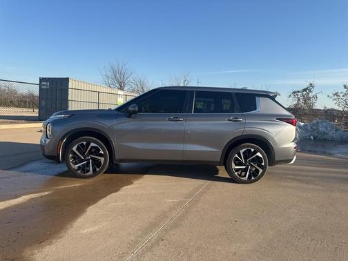 2022 Mitsubishi Outlander SE