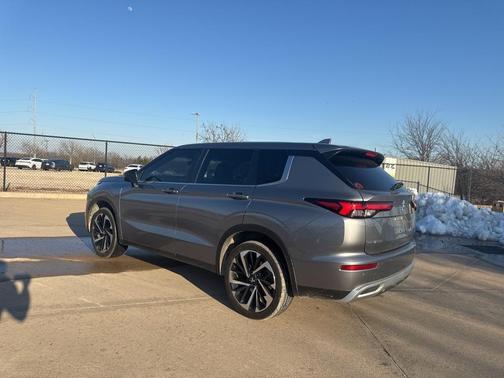 2022 Mitsubishi Outlander SE