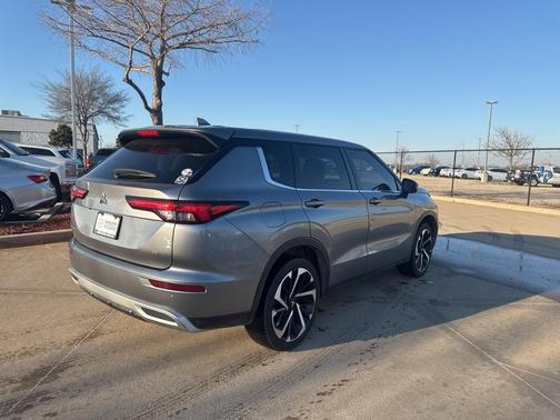 2022 Mitsubishi Outlander SE