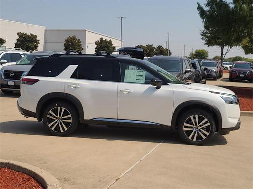 2025 Nissan Pathfinder Platinum