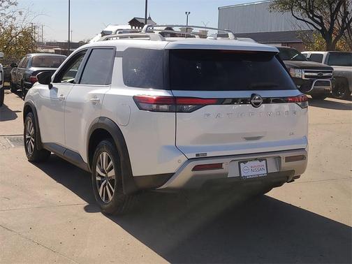 2025 Nissan Pathfinder SL