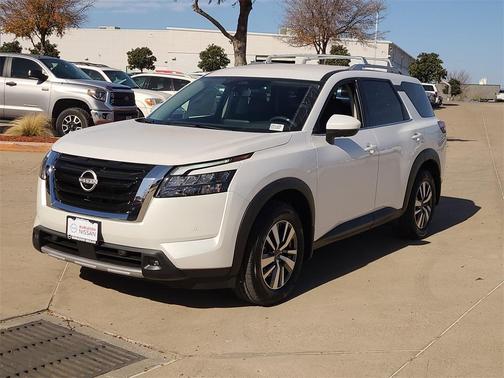 2025 Nissan Pathfinder SL