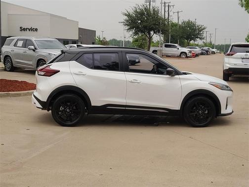 2023 Nissan Kicks SR