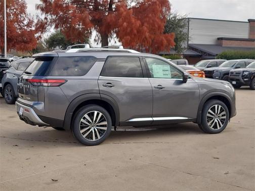2025 Nissan Pathfinder Platinum