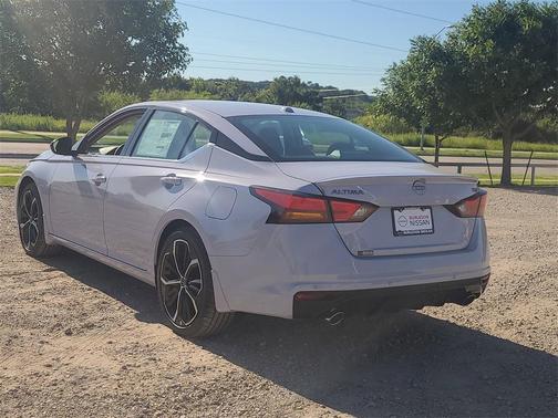 2025 Nissan Altima SR