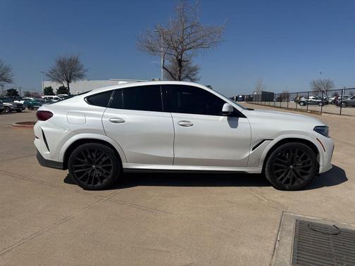 2021 BMW X6 M50i