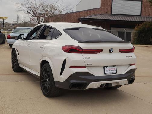 2021 BMW X6 M50i