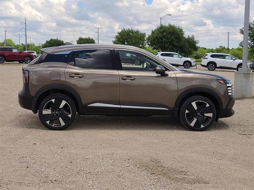 2025 Nissan Kicks SR