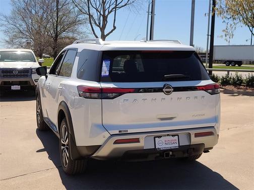 2025 Nissan Pathfinder Platinum