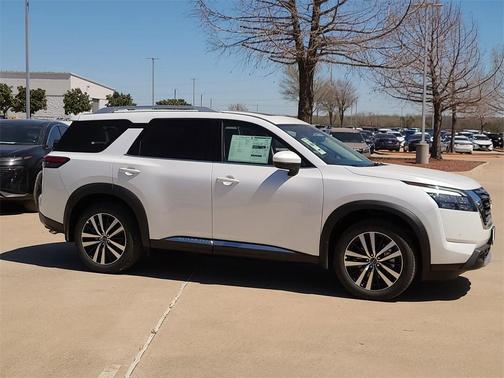 2025 Nissan Pathfinder Platinum