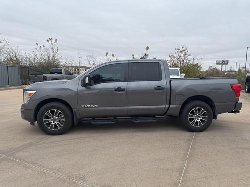 2024 Nissan Titan SV