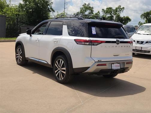 2025 Nissan Pathfinder Platinum