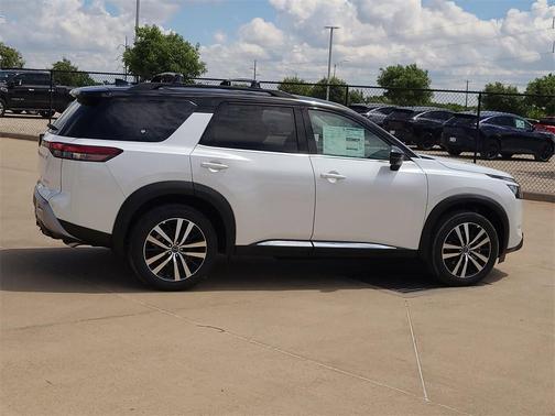2025 Nissan Pathfinder Platinum