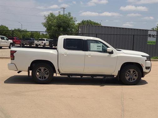2025 Nissan Frontier SV