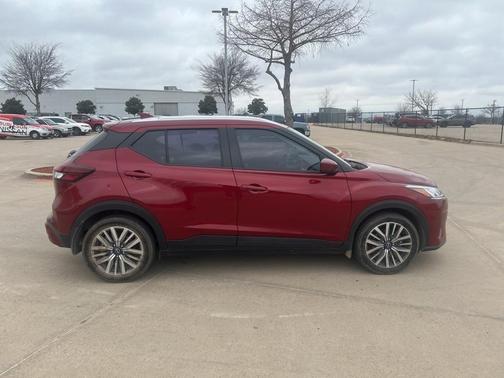 2022 Nissan Kicks SV