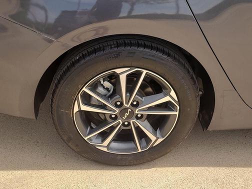 Gravity Gray 2024 Kia Forte LXS