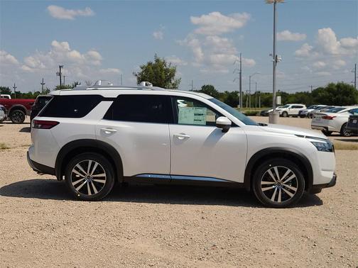 2025 Nissan Pathfinder Platinum