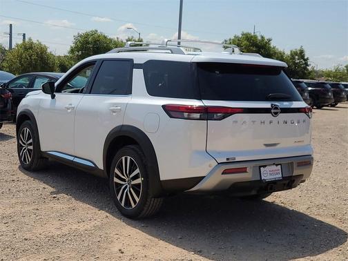2025 Nissan Pathfinder Platinum