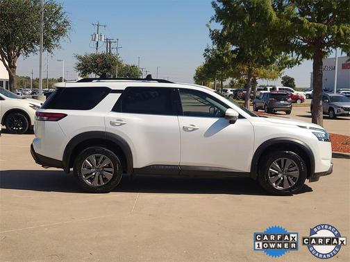 2025 Nissan Pathfinder SV