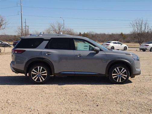 2025 Nissan Pathfinder Platinum