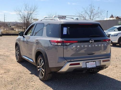 2025 Nissan Pathfinder Platinum