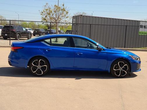 2025 Nissan Altima SR