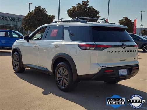 2024 Nissan Pathfinder SV