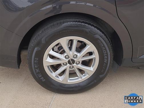 2023 Kia Carnival LX