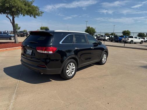 2017 Kia Sorento LX