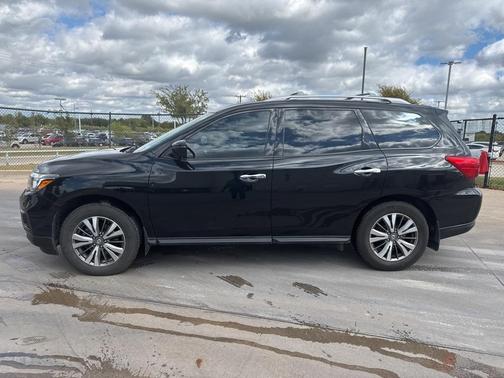 2019 Nissan Pathfinder S
