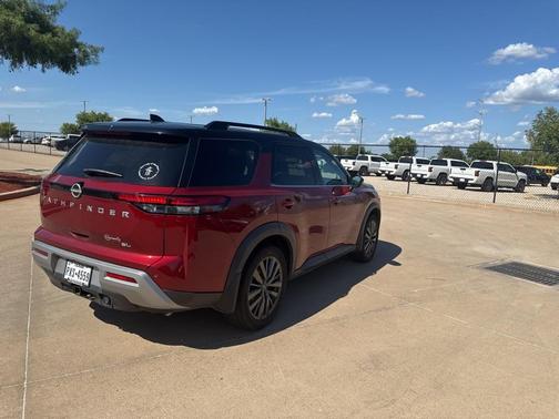 2022 Nissan Pathfinder SL