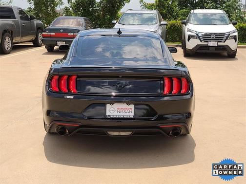 2022 Ford Mustang EcoBoost