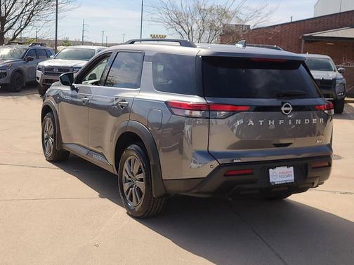 2024 Nissan Pathfinder SV