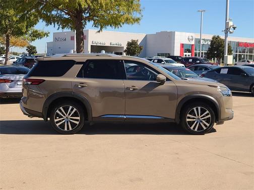 2024 Nissan Pathfinder Platinum