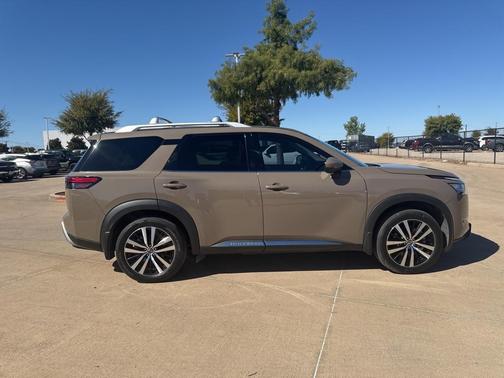 2024 Nissan Pathfinder Platinum