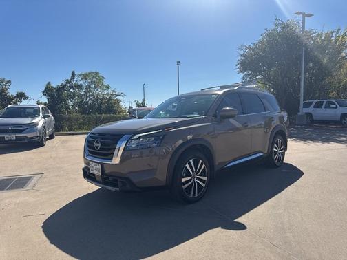2024 Nissan Pathfinder Platinum