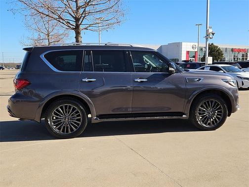 2022 INFINITI QX80 Luxe