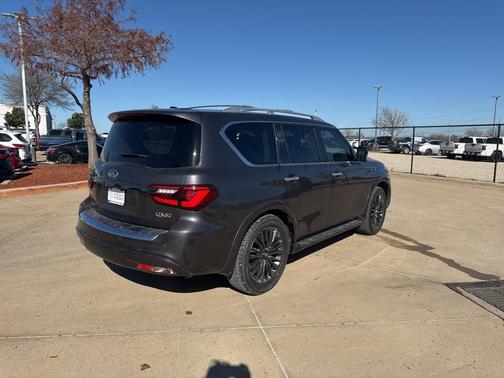 2022 INFINITI QX80 Luxe