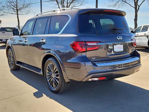 2022 INFINITI QX80 Luxe