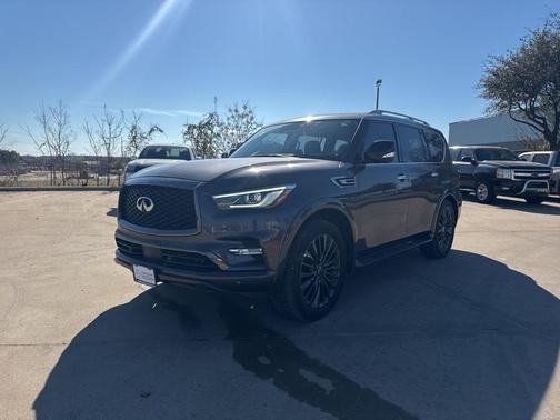 2022 INFINITI QX80 Luxe