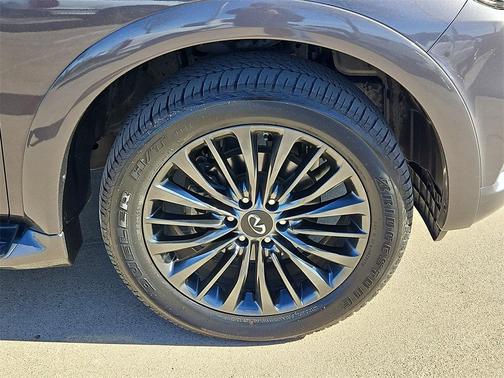 2022 INFINITI QX80 Luxe